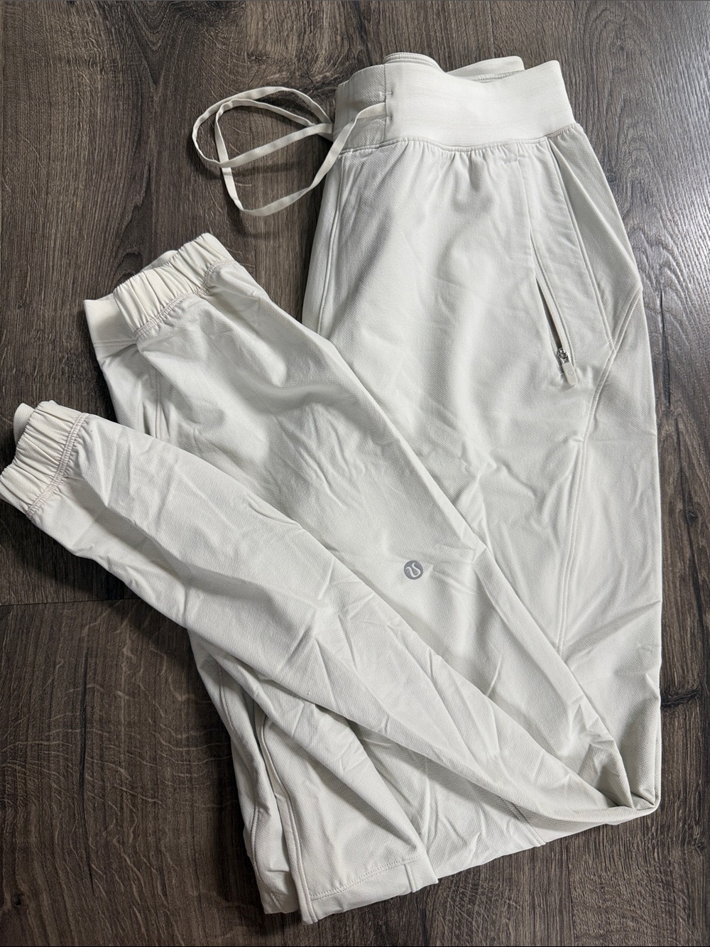 lululemon athletica women’s Cream Jogger Pants